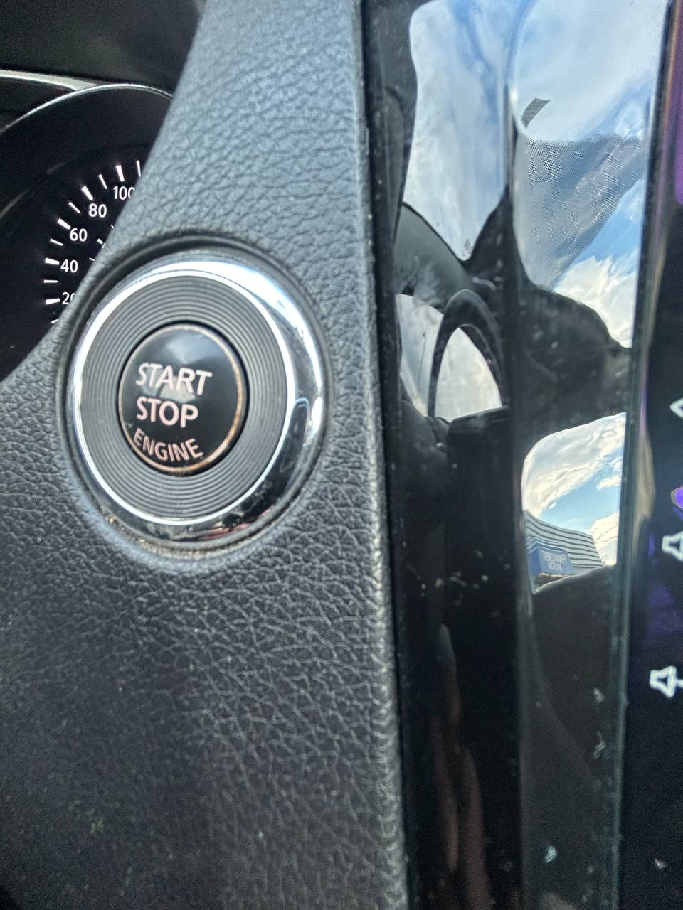 2015 Nissan Rogue SV**AWD**TOIT OUVRANT PANORAMIQUE**CAMERA DE RECULE**SIEGES CHAUFFNATS**Mags** Image principale