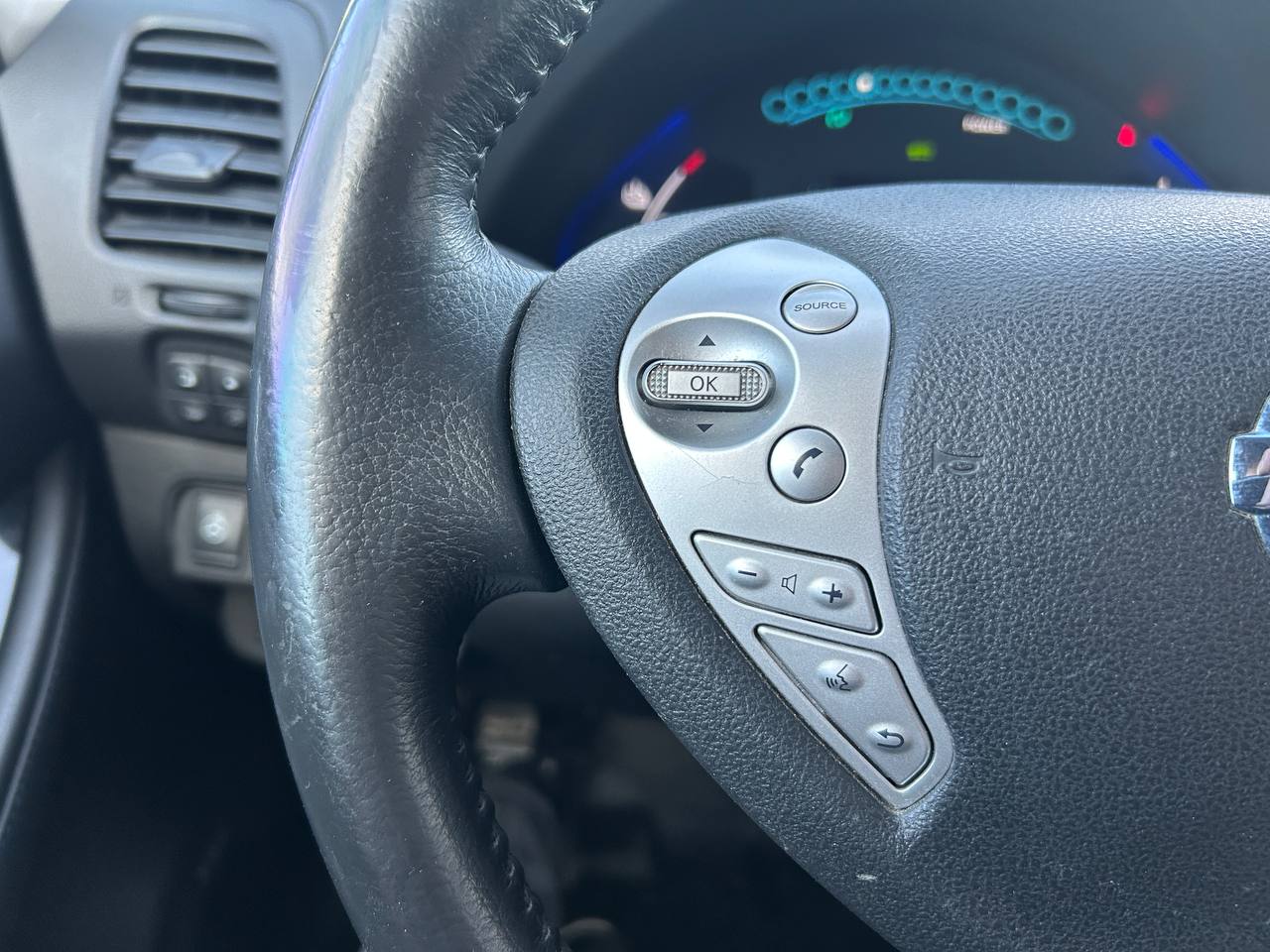 2016 Nissan LEAF SV**NAVIGATION**CAMERA DE RECUL**BLUETOOTH**SIEGES CHAUFFANT** SIEGES EN CUIR**VOLANT CHAUFFANT** Main Image