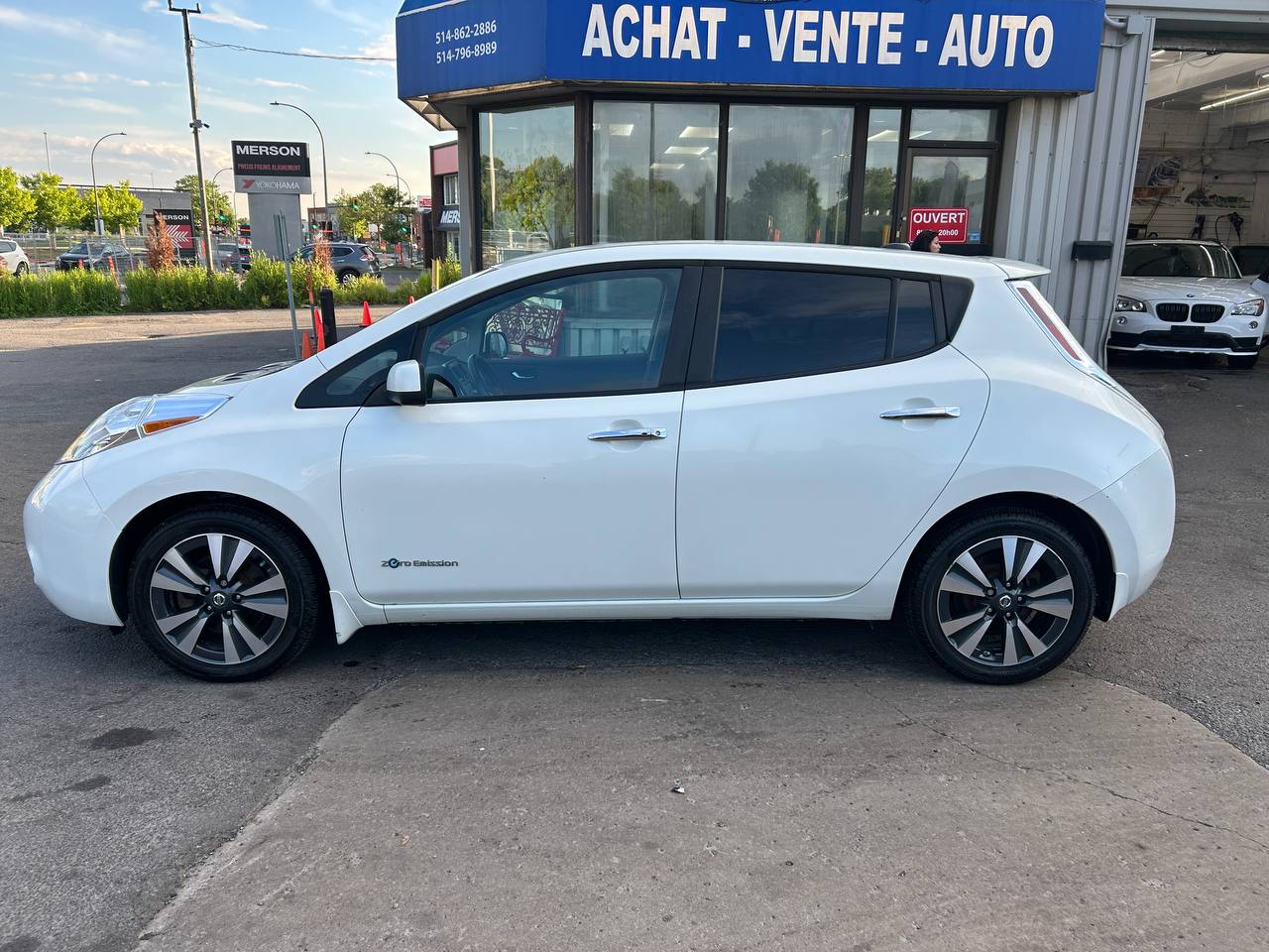 2016 Nissan LEAF SV**NAVIGATION**CAMERA DE RECUL**BLUETOOTH**SIEGES CHAUFFANT** SIEGES EN CUIR**VOLANT CHAUFFANT** Main Image