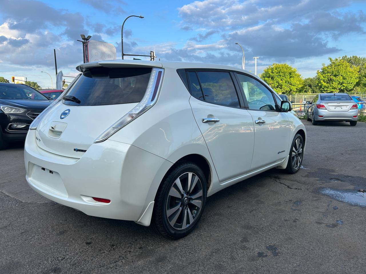 2016 Nissan LEAF SV**NAVIGATION**CAMERA DE RECUL**BLUETOOTH**SIEGES CHAUFFANT** SIEGES EN CUIR**VOLANT CHAUFFANT** Main Image