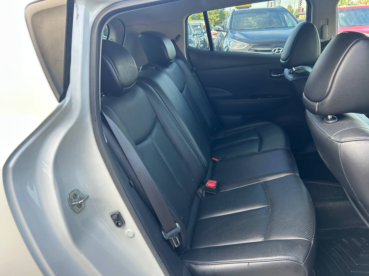 2016 Nissan LEAF SV**NAVIGATION**CAMERA DE RECUL**BLUETOOTH**SIEGES CHAUFFANT** SIEGES EN CUIR**VOLANT CHAUFFANT** Main Image