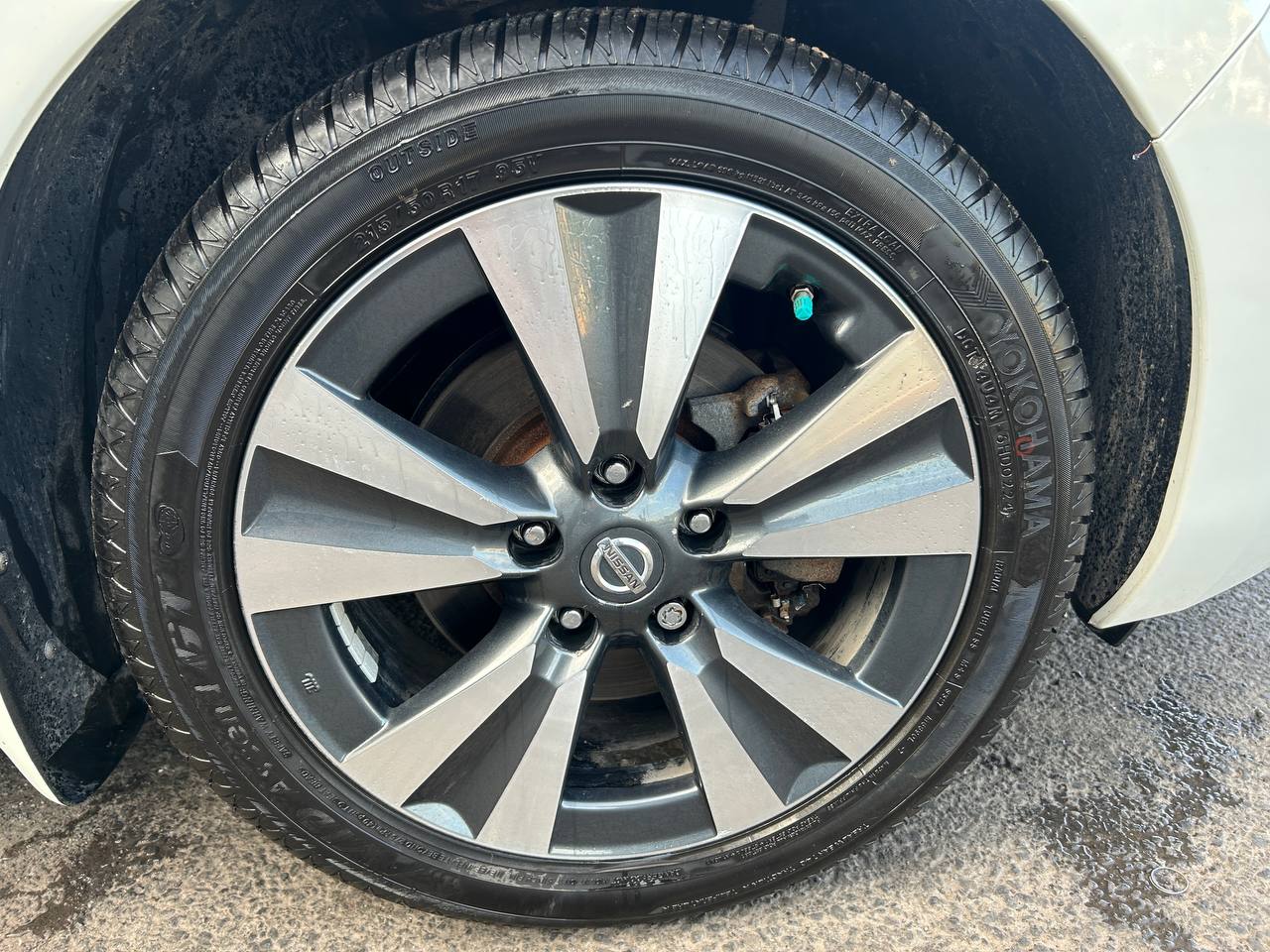 2016 Nissan LEAF SV**NAVIGATION**CAMERA DE RECUL**BLUETOOTH**SIEGES CHAUFFANT** SIEGES EN CUIR**VOLANT CHAUFFANT** Main Image