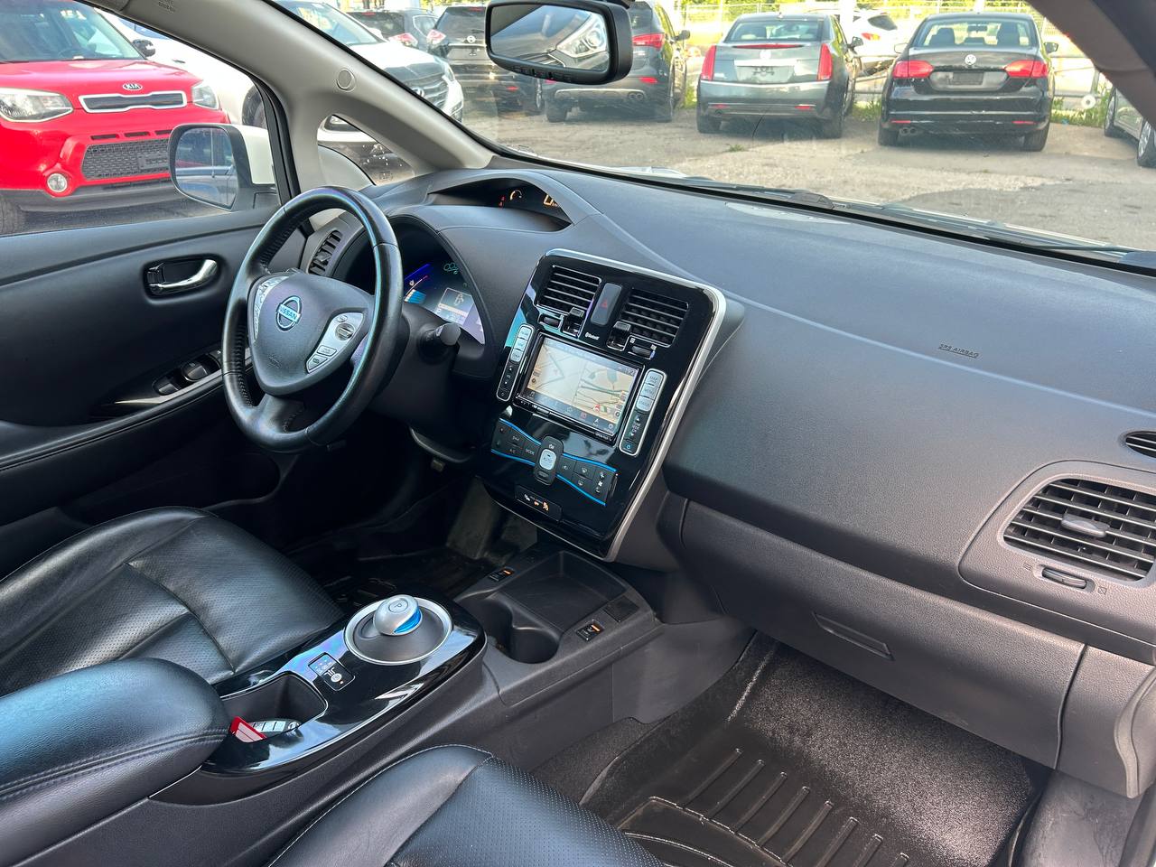 2016 Nissan LEAF SV**NAVIGATION**CAMERA DE RECUL**BLUETOOTH**SIEGES CHAUFFANT** SIEGES EN CUIR**VOLANT CHAUFFANT** Main Image