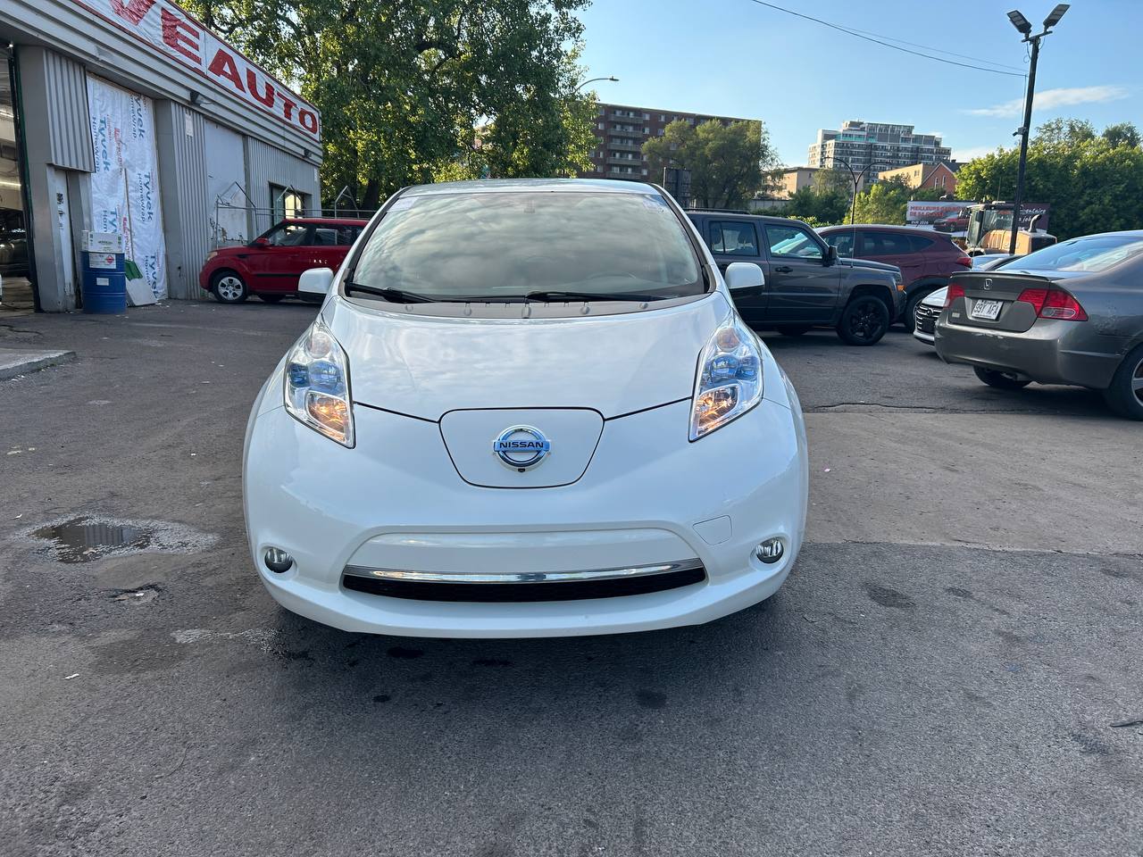 2016 Nissan LEAF SV**NAVIGATION**CAMERA DE RECUL**BLUETOOTH**SIEGES CHAUFFANT** SIEGES EN CUIR**VOLANT CHAUFFANT** Main Image