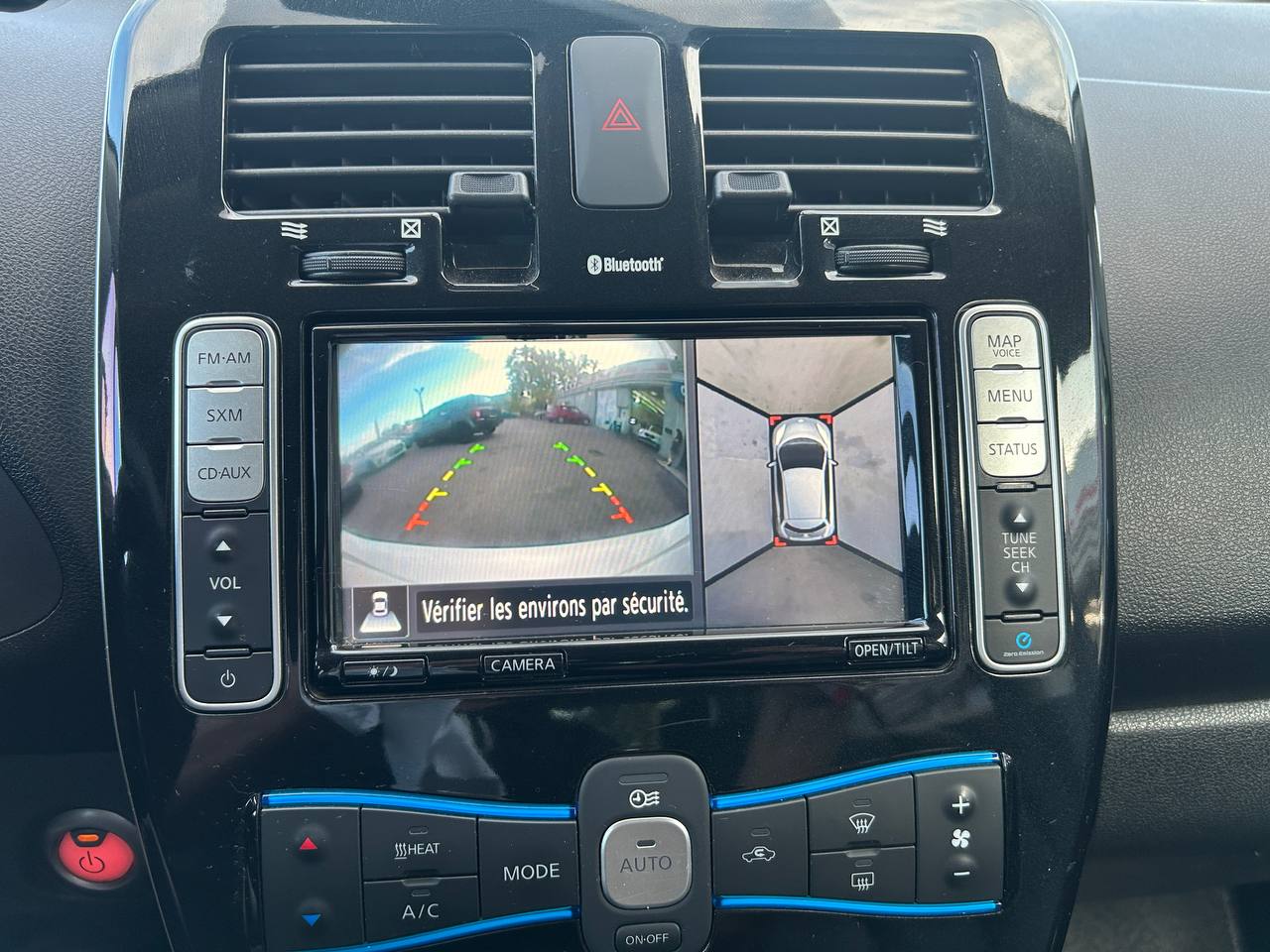 2016 Nissan LEAF SV**NAVIGATION**CAMERA DE RECUL**BLUETOOTH**SIEGES CHAUFFANT** SIEGES EN CUIR**VOLANT CHAUFFANT** Main Image